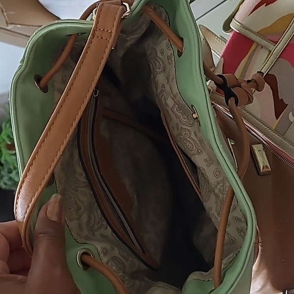 Multiple purses - Picture 4 of 6